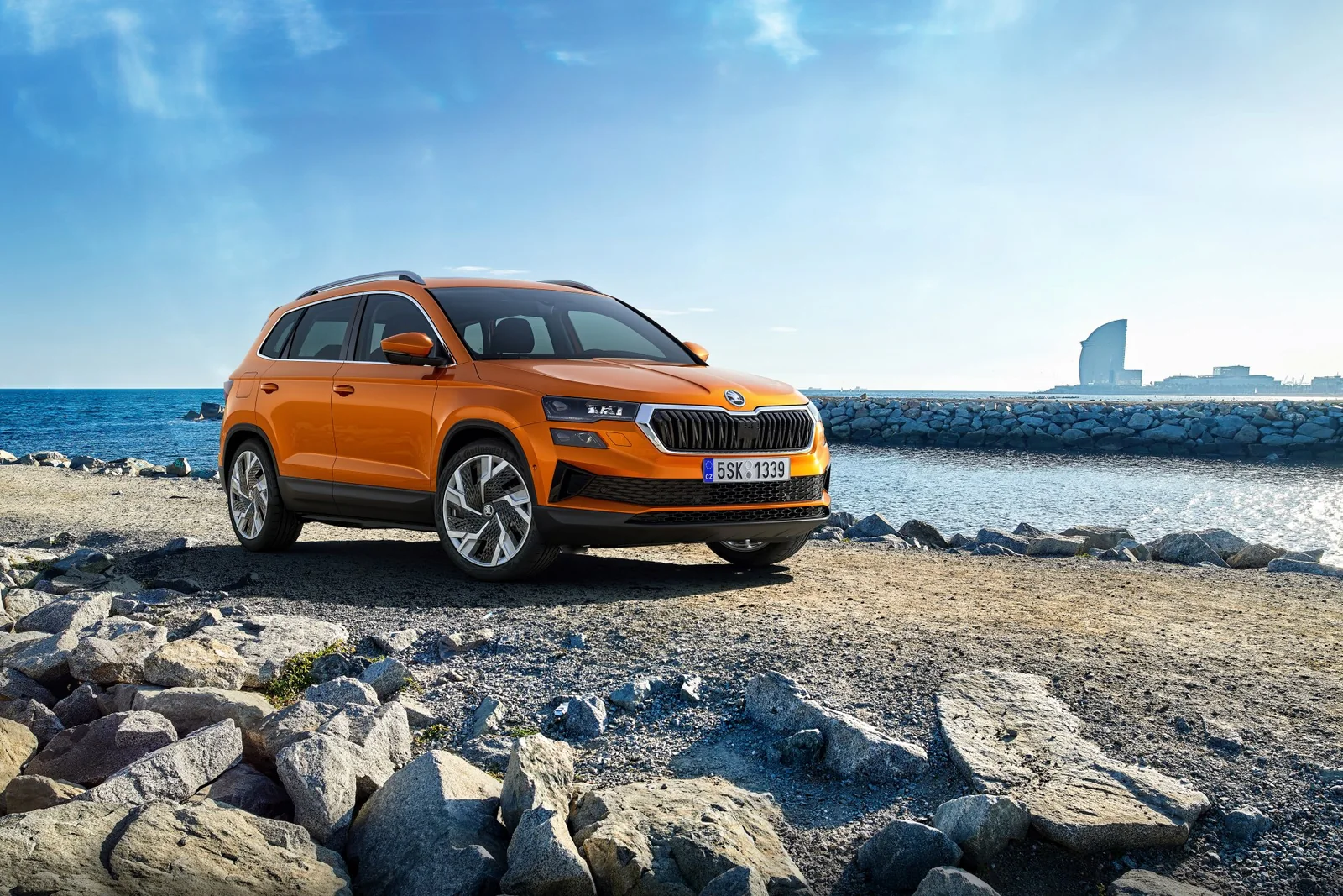 Обновлённый Škoda Karoq на официальной пресс-фотографии